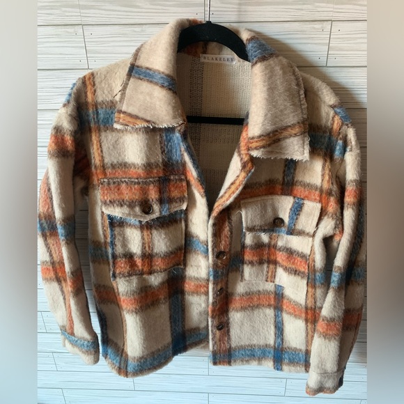 Blakeley plaid design jacket button down, thick and warm nice quality 100% poly - Picture 1 of 6